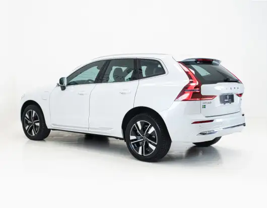 VOLVO-XC60-2025