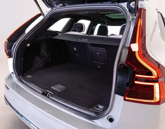 VOLVO-XC60-2025