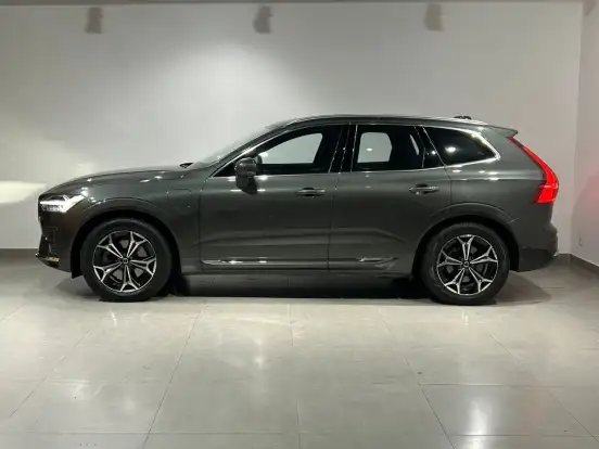 VOLVO-XC60-2021