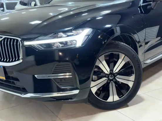 VOLVO-XC60-2023