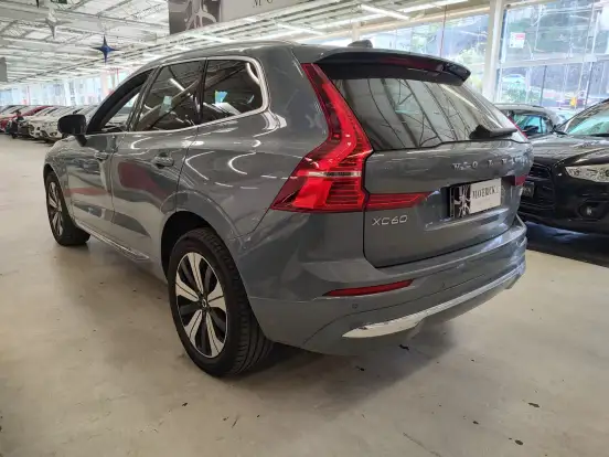 VOLVO-XC60-2023