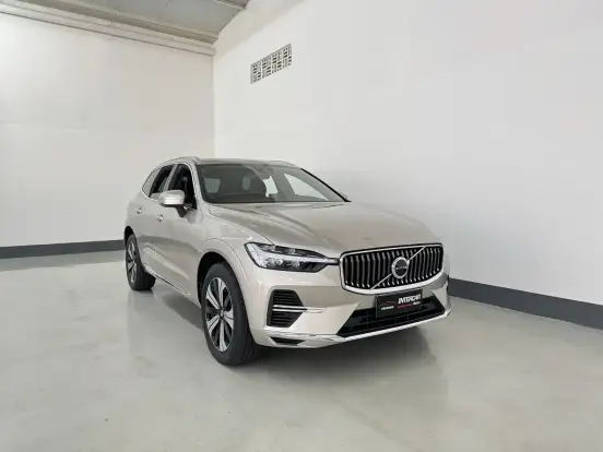 VOLVO-XC60-2023