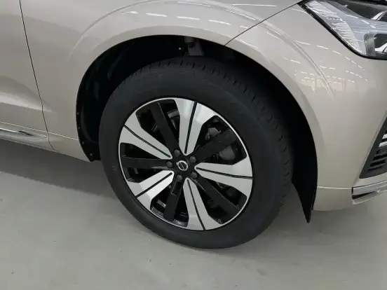 VOLVO-XC60-2023