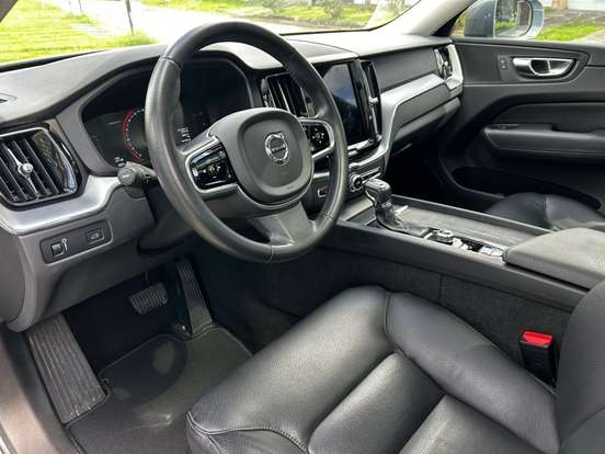 VOLVO-XC60-2.0 T5 GASOLINA MOMENTUM AWD GEARTRONIC VOLVO-XC60-2017