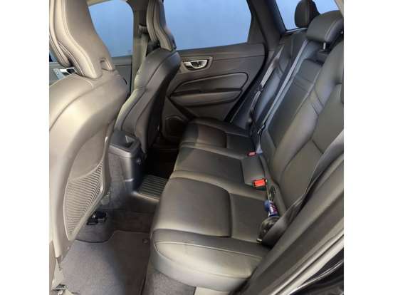VOLVO-XC60-2021