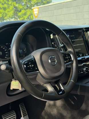 VOLVO-XC60-2019