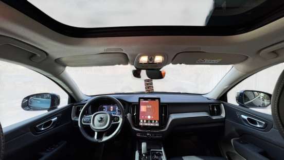 VOLVO-XC60-2025