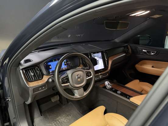 VOLVO-XC60-2023
