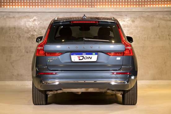 VOLVO-XC60-2023