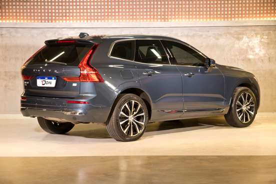 VOLVO-XC60-2023