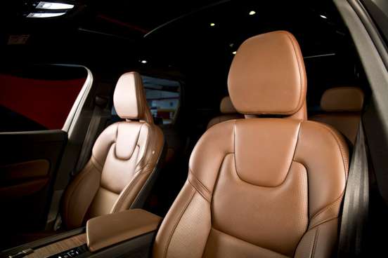 VOLVO-XC60-2023