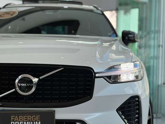 VOLVO-XC60-2023