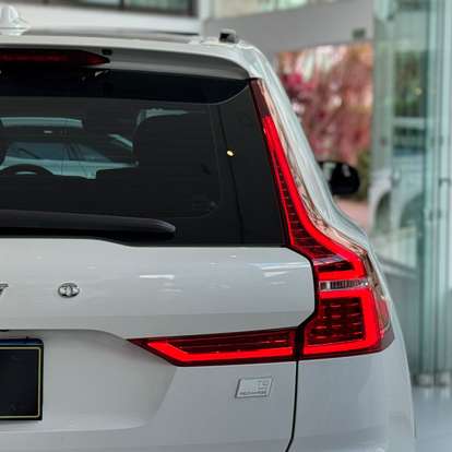 VOLVO-XC60-2023