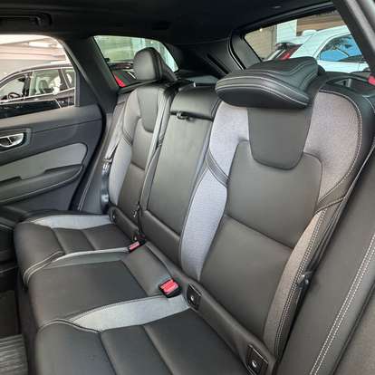 VOLVO-XC60-2023