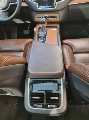 VOLVO-XC90-2019