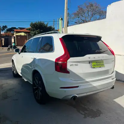 VOLVO-XC90-2017