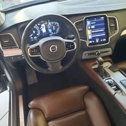VOLVO-XC90-2020