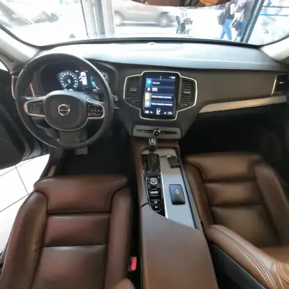 VOLVO-XC90-2020