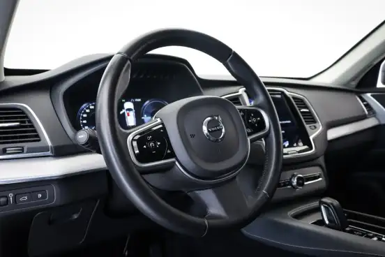 VOLVO-XC90-2019