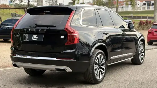 VOLVO-XC90-2020