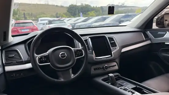 VOLVO-XC90-2020