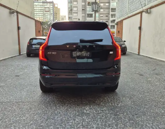 VOLVO-XC90-2023