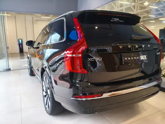 VOLVO-XC90-2024