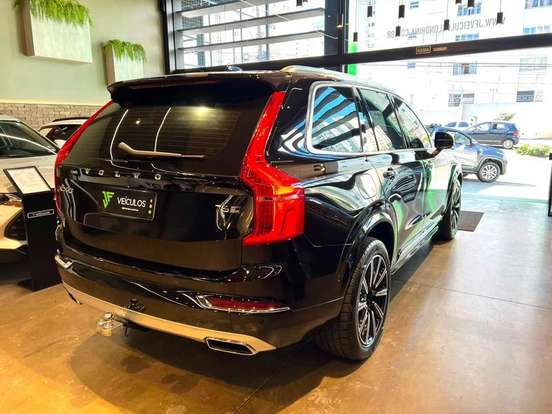 VOLVO-XC90-2017