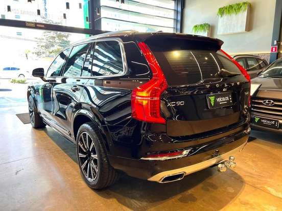 VOLVO-XC90-2017