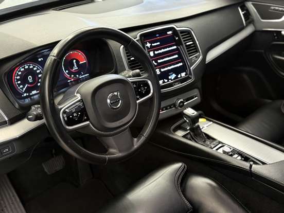 VOLVO-XC90-2020
