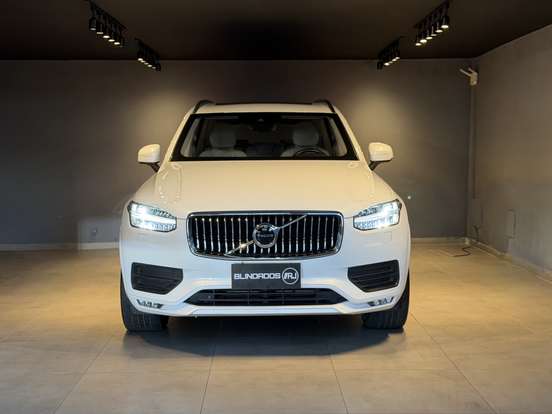 VOLVO-XC90-2020