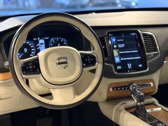 VOLVO-XC90-2020