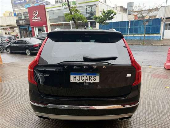 VOLVO-XC90-2020