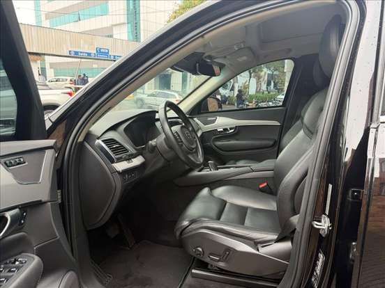 VOLVO-XC90-2020