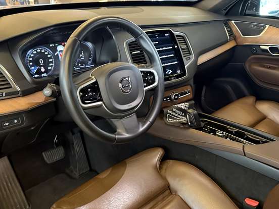 VOLVO-XC90-2020