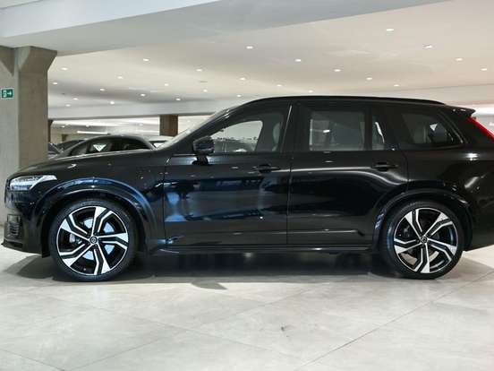 VOLVO-XC90-2021
