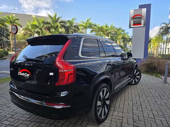 VOLVO-XC90-2023