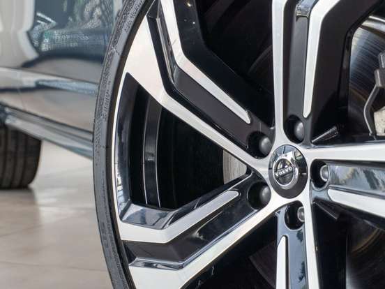 VOLVO-XC90-2024