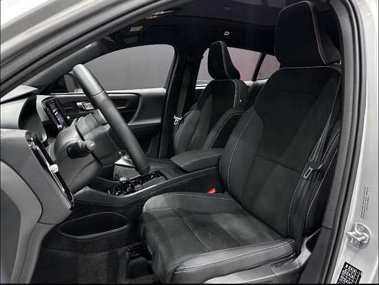 VOLVO-C40-2023