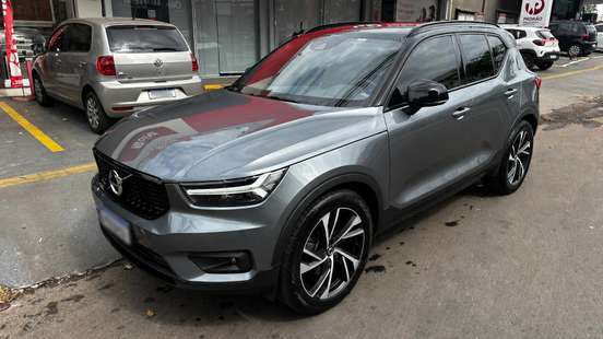 VOLVO-XC40-2018