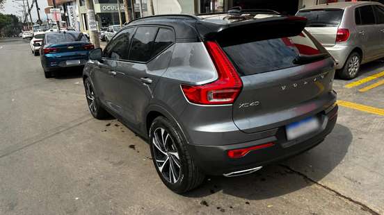 VOLVO-XC40-2018