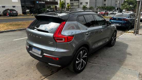 VOLVO-XC40-2018