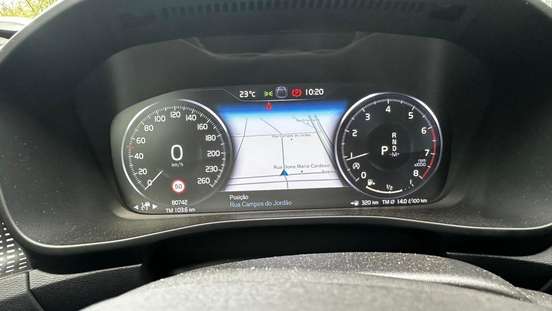 VOLVO-XC40-2018