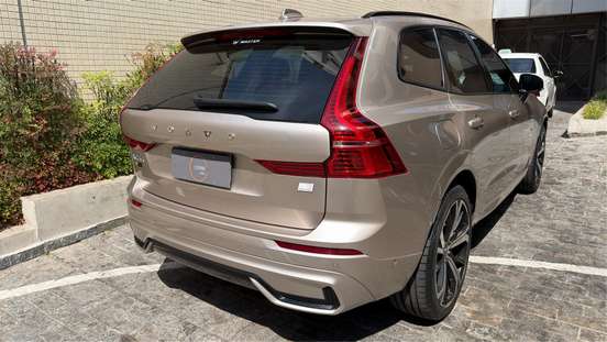 VOLVO-XC60-2023