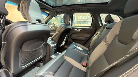 VOLVO-XC60-2023