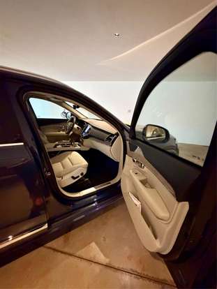 VOLVO-XC90-2023