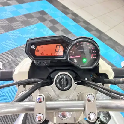 YAMAHA-XJ6 N-2010