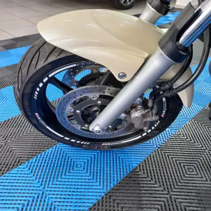 YAMAHA-XJ6 N-2010