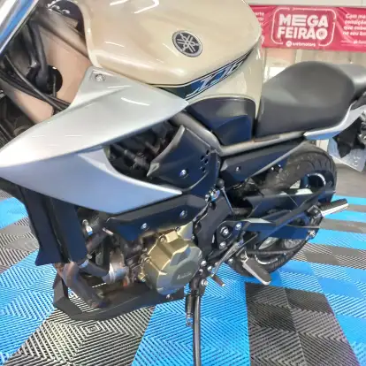 YAMAHA-XJ6 N-2010