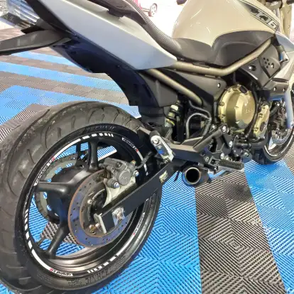 YAMAHA-XJ6 N-2010
